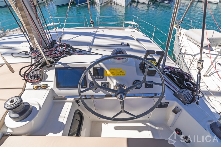 Bali 4.1 - Yacht Charter Sailica