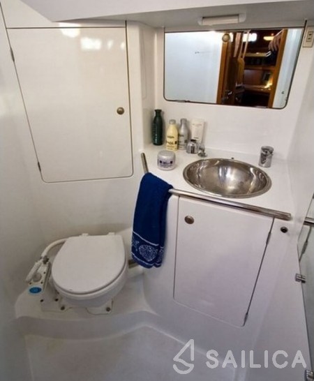 Sun Odyssey 45.2 - Yacht Charter Sailica