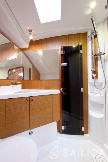 Jeanneau 57 - Yacht Charter Sailica