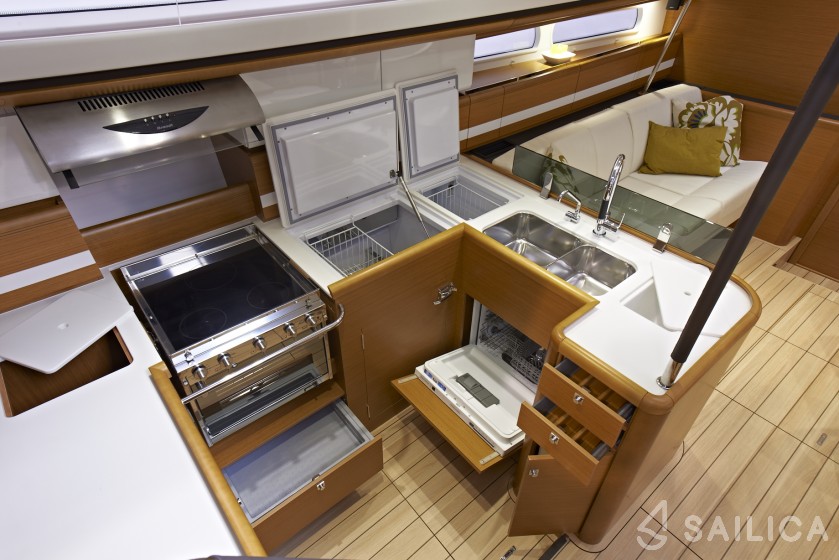 Jeanneau 57 - Yacht Charter Sailica
