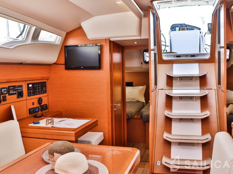 Jeanneau 54 - Yacht Charter Sailica