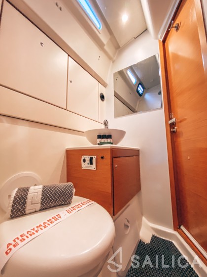 Jeanneau 54 - Yacht Charter Sailica