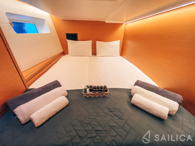 Jeanneau 54 - Yacht Charter Sailica
