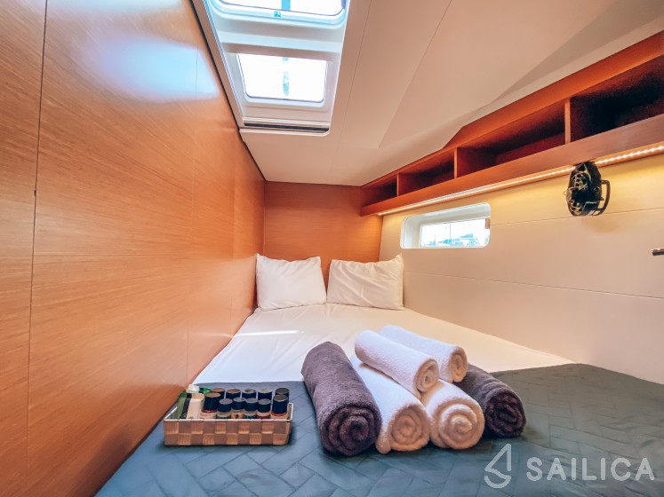 Jeanneau 54 - Yacht Charter Sailica
