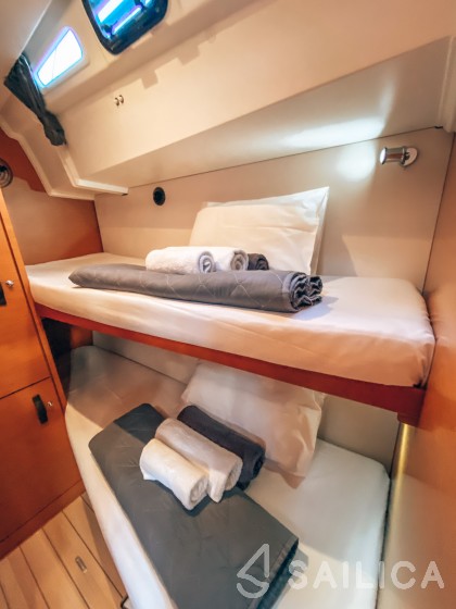 Jeanneau 54 - Yacht Charter Sailica