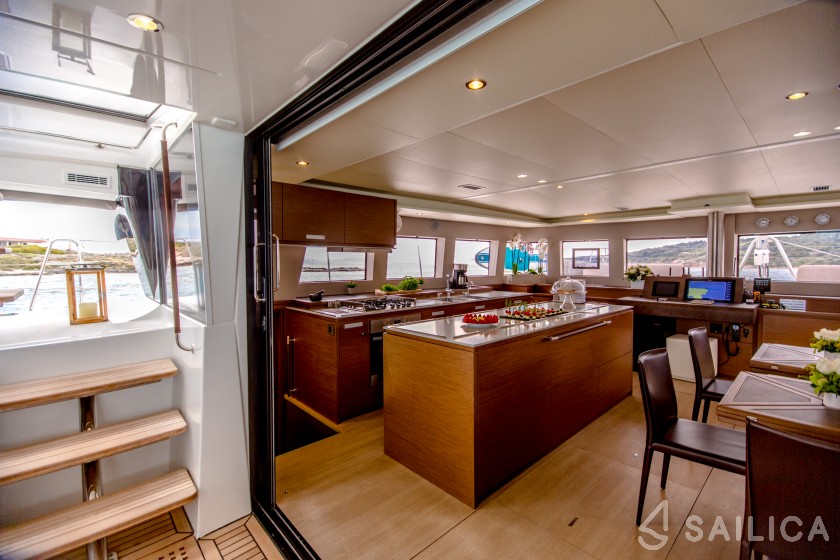 Lagoon 620 - Yacht Charter Sailica