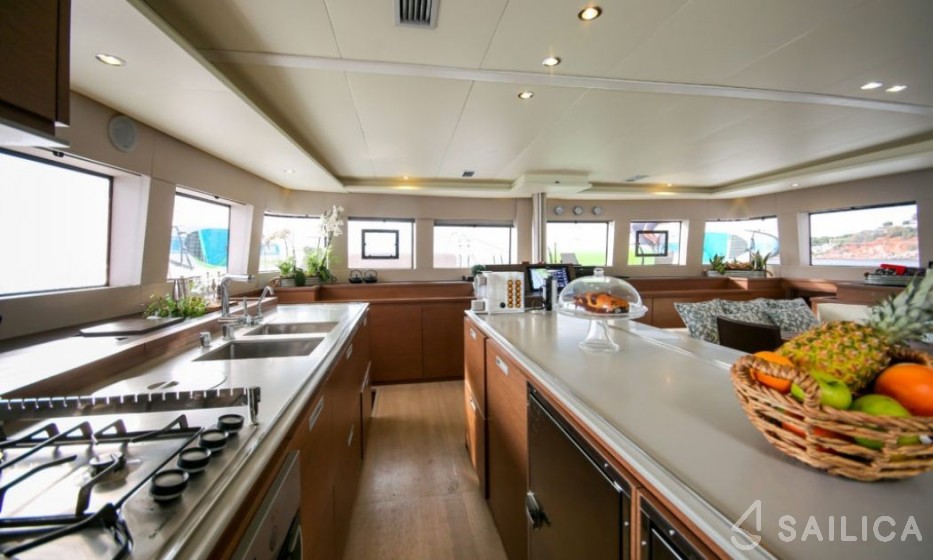 Lagoon 620 - Yacht Charter Sailica
