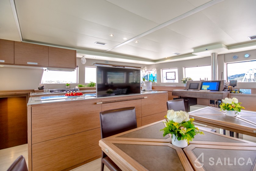 Lagoon 620 - Yacht Charter Sailica