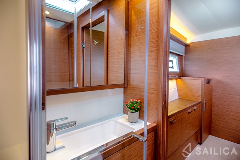 Lagoon 620 - Yacht Charter Sailica