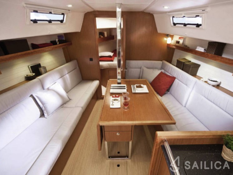 Bavaria Cruiser 32 - Yacht Charter Sailica