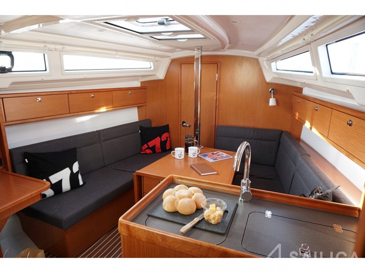 Bavaria Cruiser 32 - Yacht Charter Sailica