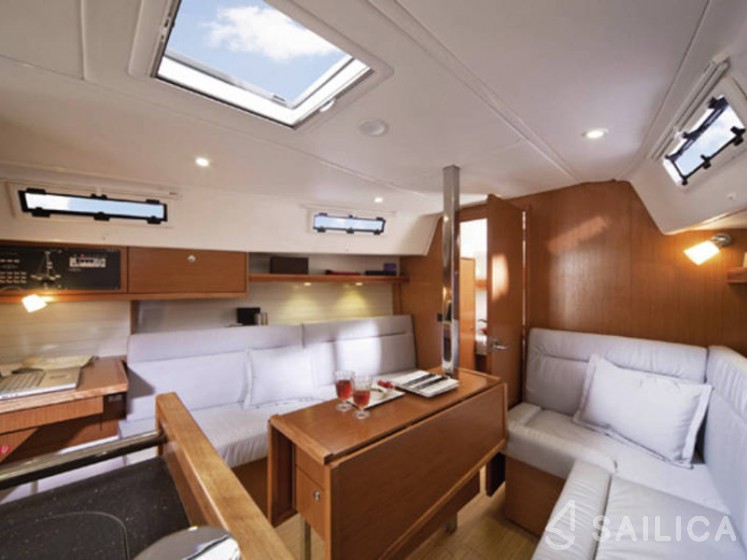 Bavaria Cruiser 32 - Yacht Charter Sailica