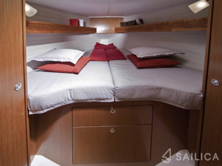 Bavaria Cruiser 32 - Yacht Charter Sailica