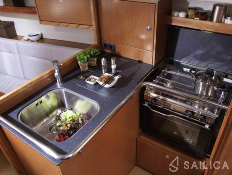 Bavaria Cruiser 32 - Yacht Charter Sailica