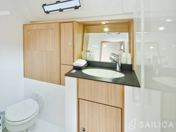 Bavaria 40 Cruiser - Yacht Charter Sailica