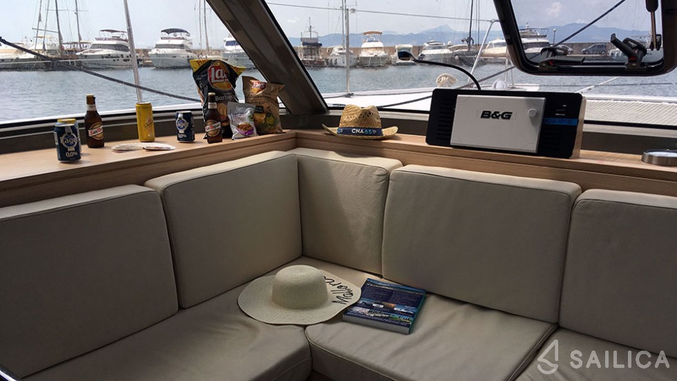 Nautitech 40 open NEW - 4 + 2 cab. - Yacht Charter Sailica