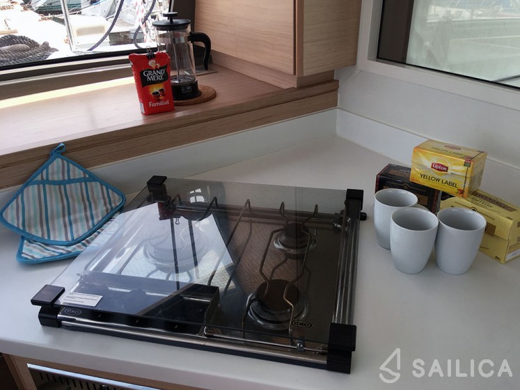 Nautitech 40 open NEW - 4 + 2 cab. - Yacht Charter Sailica