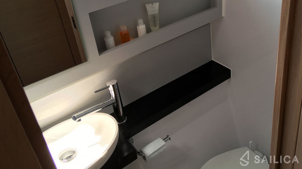 Nautitech 40 open NEW - 4 + 2 cab. - Yacht Charter Sailica