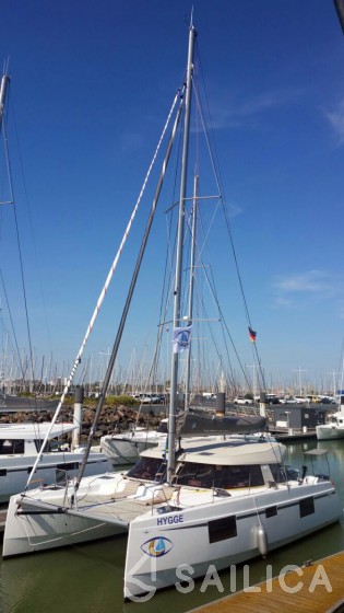 Nautitech 40 open NEW - 4 + 2 cab. - Yacht Charter Sailica