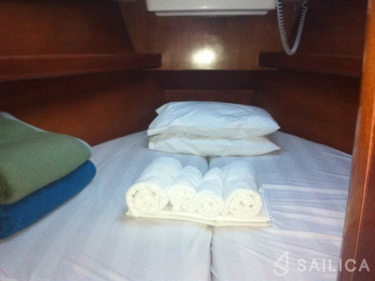 Oceanis 41.1 - Yacht Charter Sailica
