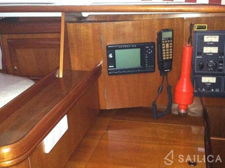 Oceanis 41.1 - Yacht Charter Sailica