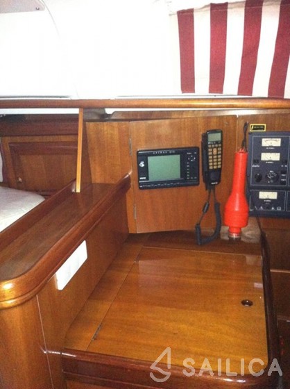 Oceanis 41.1 - Yacht Charter Sailica
