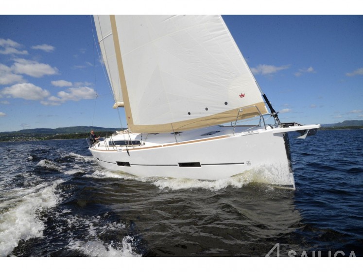 Dufour 412 GL - Yacht Charter Sailica