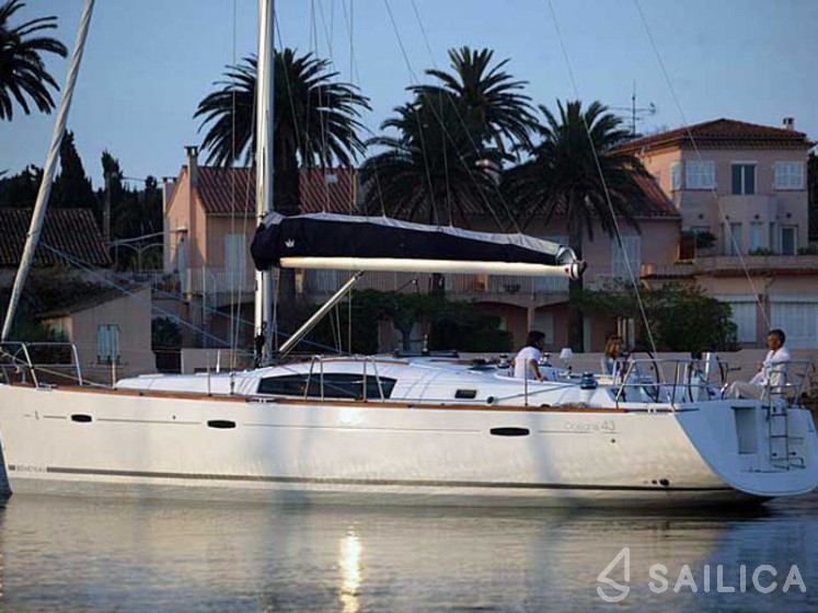 Oceanis 43 - Yacht Charter Sailica