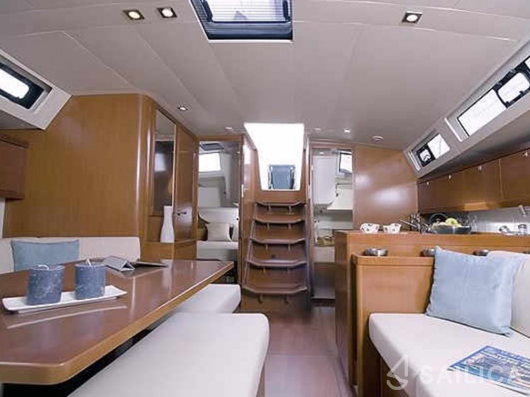 Oceanis 45 - Yacht Charter Sailica