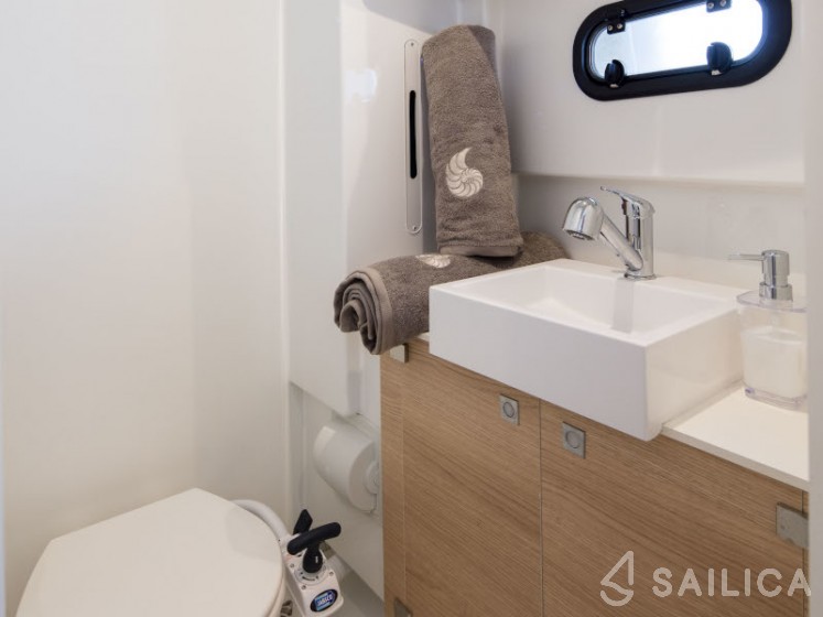 Bali 4.1 - Yacht Charter Sailica