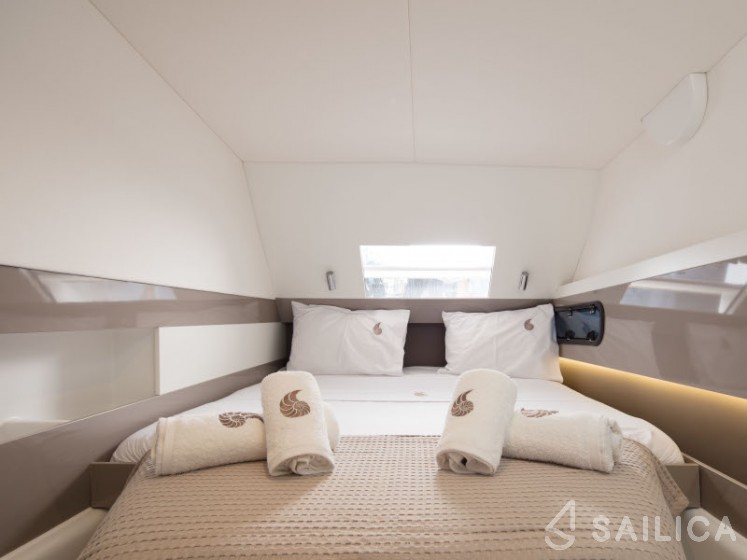 Bali 4.1 - Yacht Charter Sailica