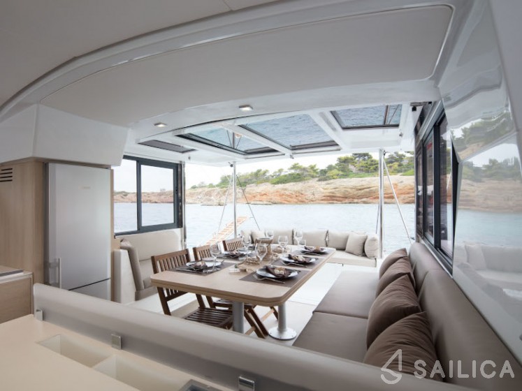 Bali 4.1 - Yacht Charter Sailica