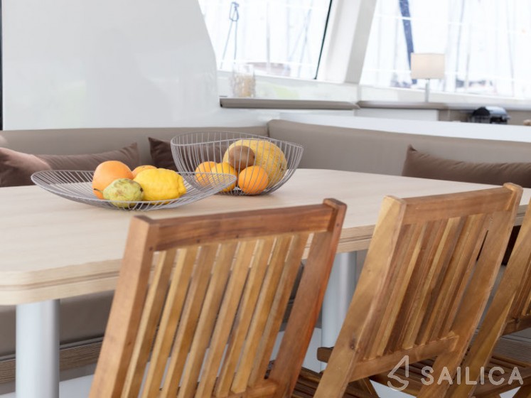 Bali 4.1 - Yacht Charter Sailica