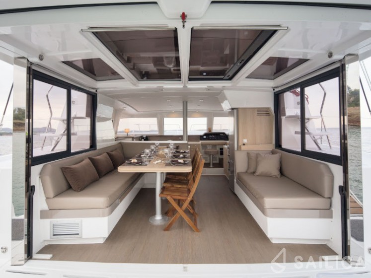 Bali 4.1 - Yacht Charter Sailica