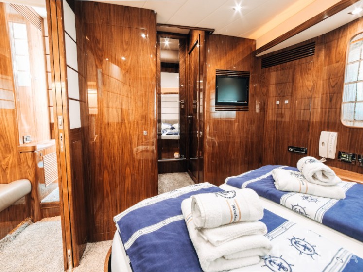 Elegance 60 Fly - Yacht Charter Sailica