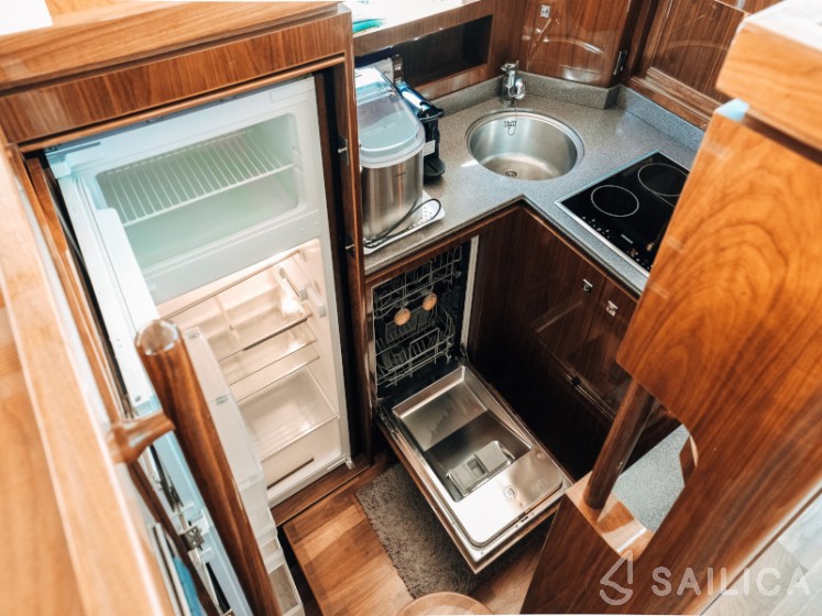 Elegance 60 Fly - Yacht Charter Sailica