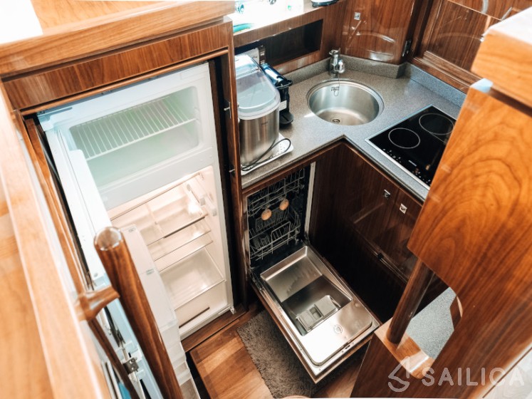 Elegance 60 Fly - Yacht Charter Sailica