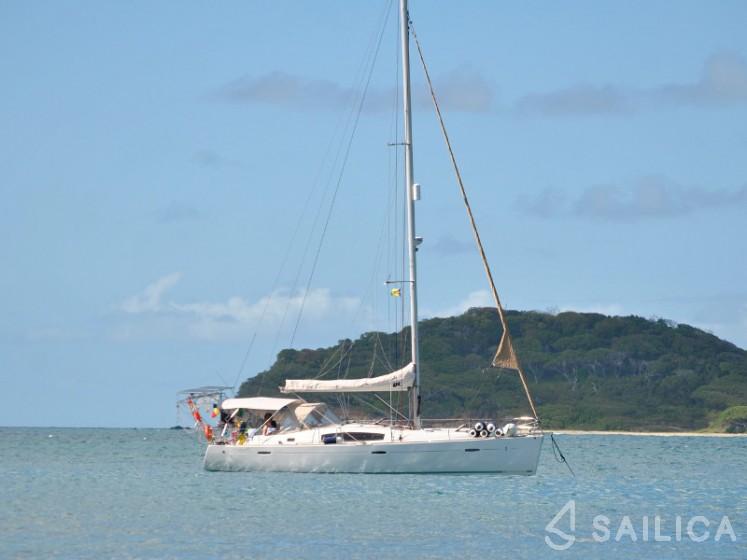 Oceanis 43 - Yacht Charter Sailica