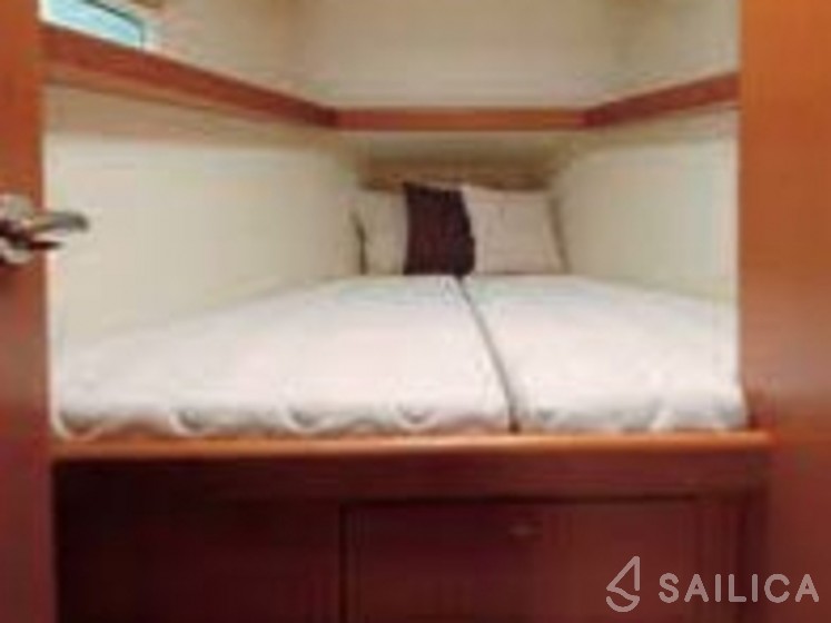 Oceanis 43 - Yacht Charter Sailica