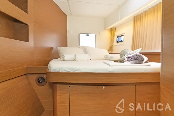 Lagoon 42 - Yacht Charter Sailica