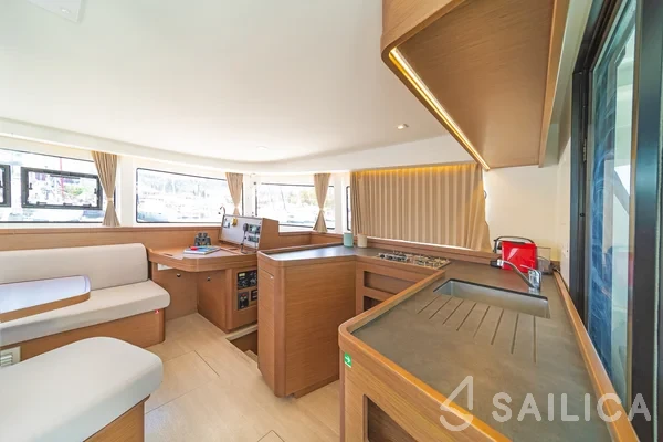 Lagoon 42 - Yacht Charter Sailica
