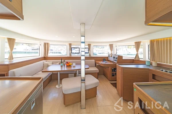 Lagoon 42 - Yacht Charter Sailica