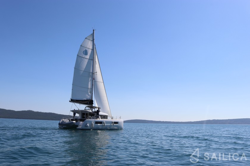Lagoon 40 - Yacht Charter Sailica