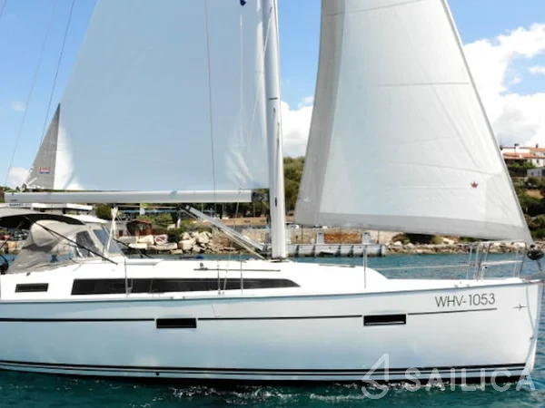 Bavaria 37 Cruiser - Yacht Charter Sailica