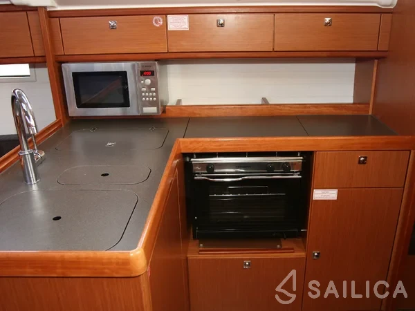 Bavaria 37 Cruiser - Yacht Charter Sailica