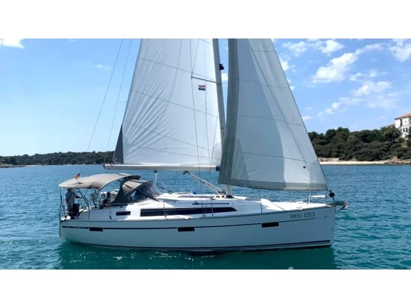 Bavaria 37 Cruiser - Yacht Charter Sailica