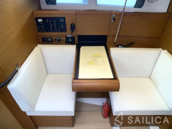 Sun Odyssey 419 - Yacht Charter Sailica