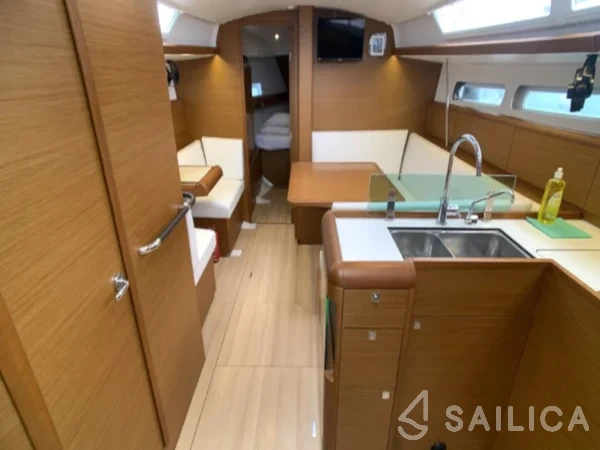 Sun Odyssey 419 - Yacht Charter Sailica