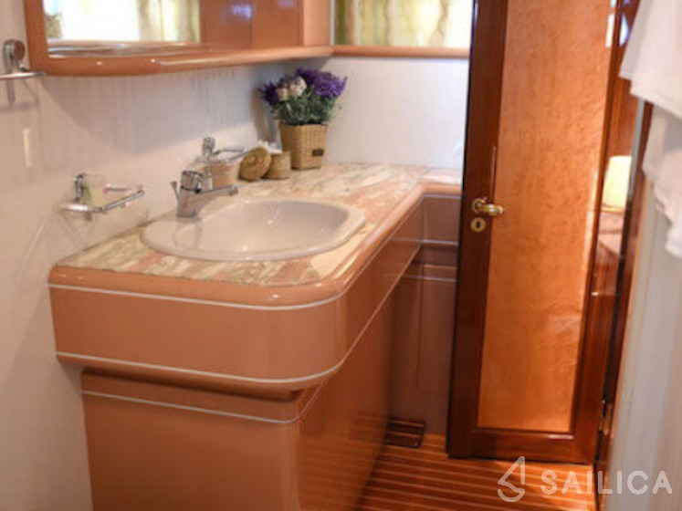 Motoryacht - Yacht Charter Sailica