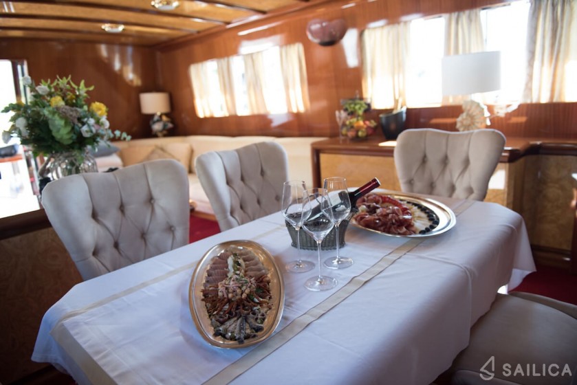 Motoryacht - Yacht Charter Sailica